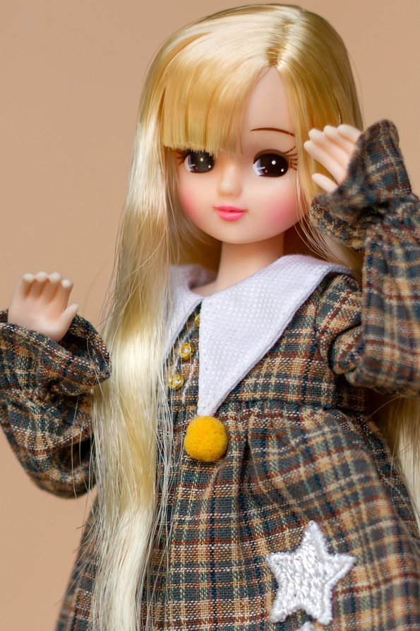 A blonde Licca doll.