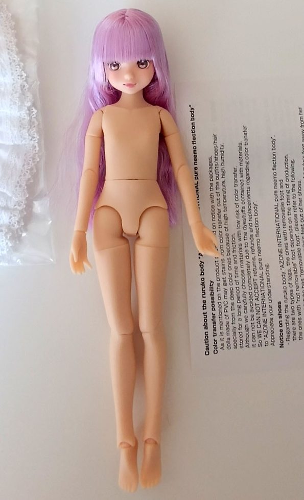 Ruruko with no clothes, to show the pure neemo body.