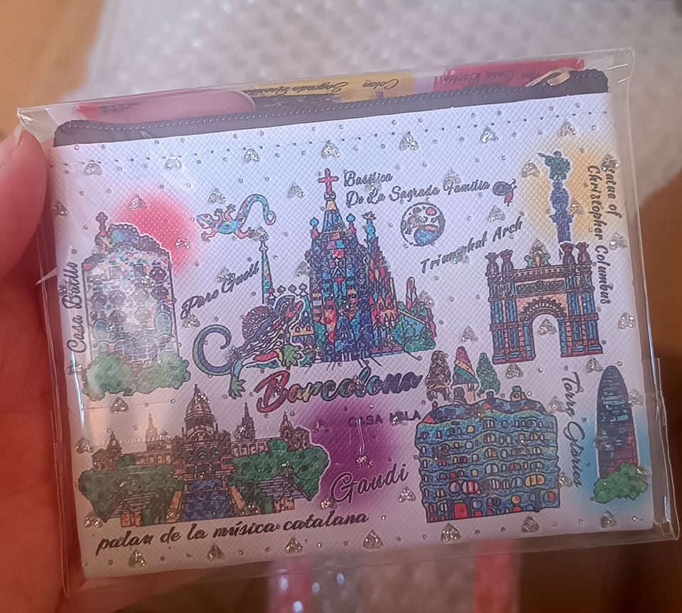 A coin purse with varios famous places in Barcelona.